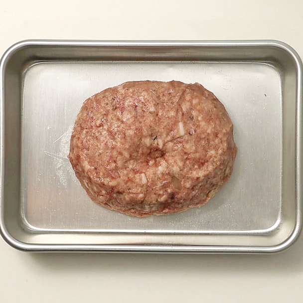 解凍したハンバーグの写真