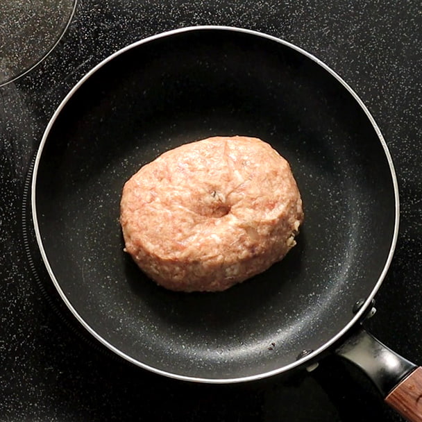 解凍したハンバーグの写真